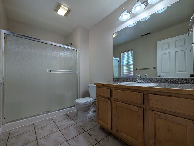 Building Photo - Beautiful 3-Bedroom, 2.5-Bath Home In River Road Area of Eugene!