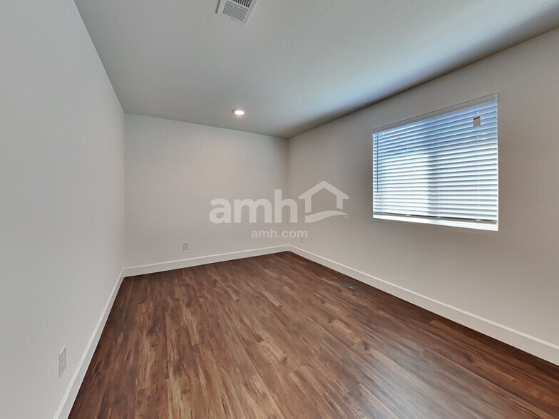 Building Photo - 285 Yasmin Daylily Place