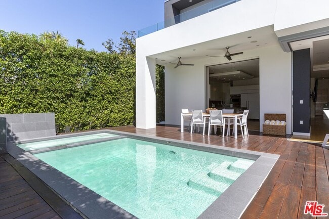 Building Photo - 1723 S Durango Ave