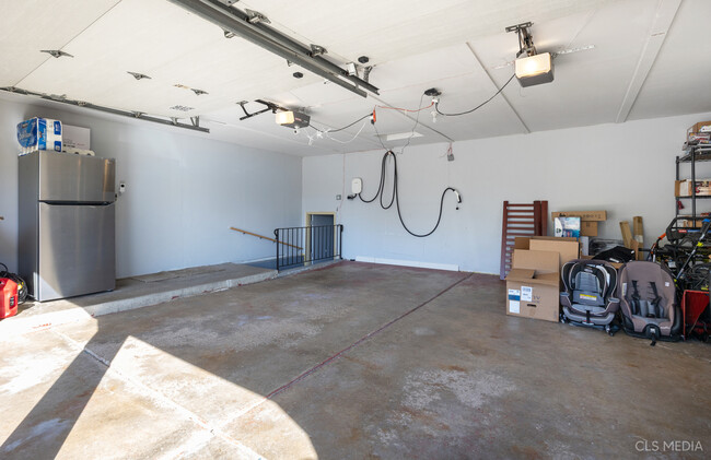Building Photo - 621 S Salem Dr