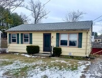 Building Photo - 2 Hickory St