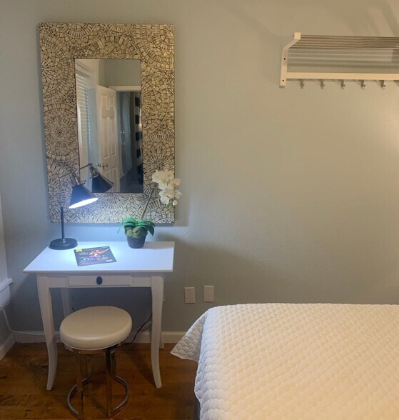 Building Photo - 2423 Avenue Q