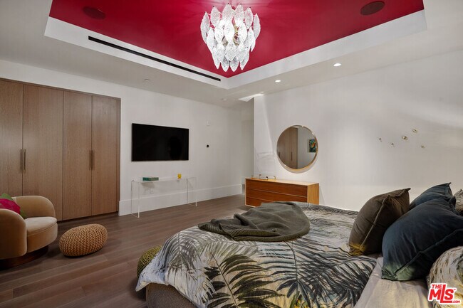 Building Photo - 8420 W Sunset Blvd