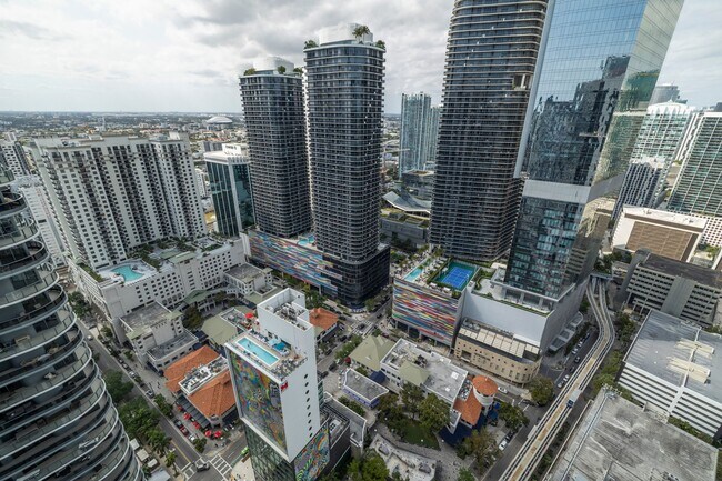 Building Photo - 1010 Brickell Ave