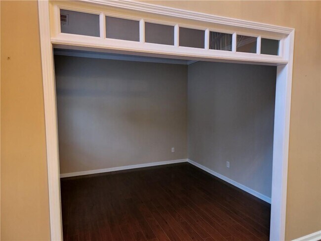 Building Photo - 12990 Meridian Ct