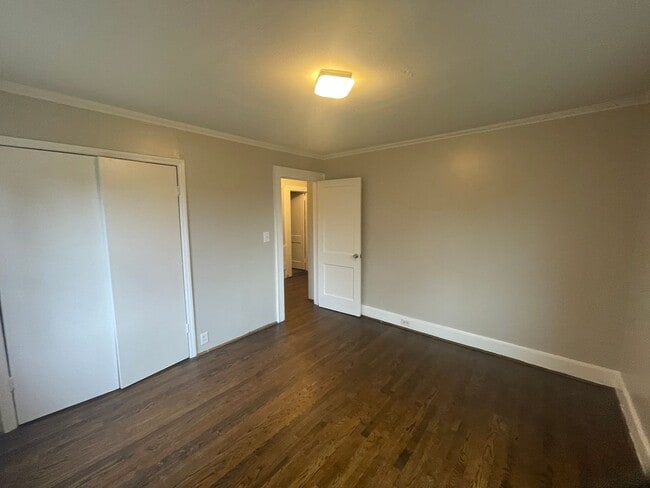 Building Photo - 3 bedroom 1 bath house available!  Freshly...