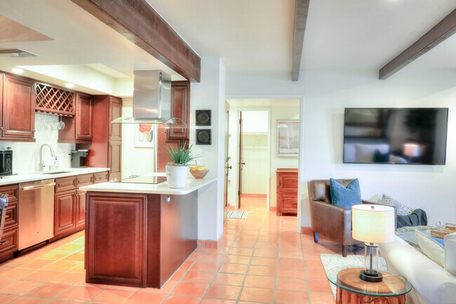 Building Photo - 7557 N Dreamy Draw Dr