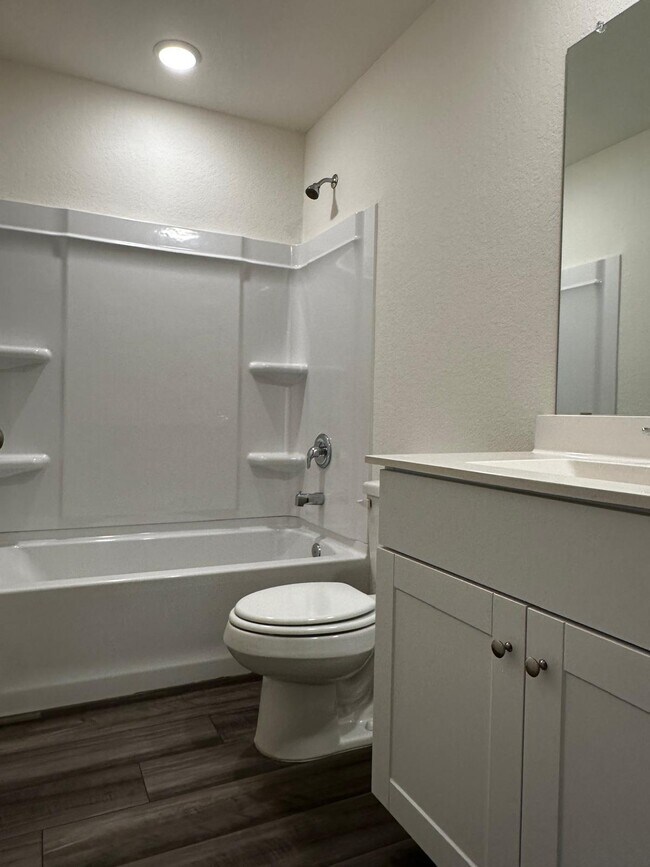 Building Photo - 14402 Woodland Holw