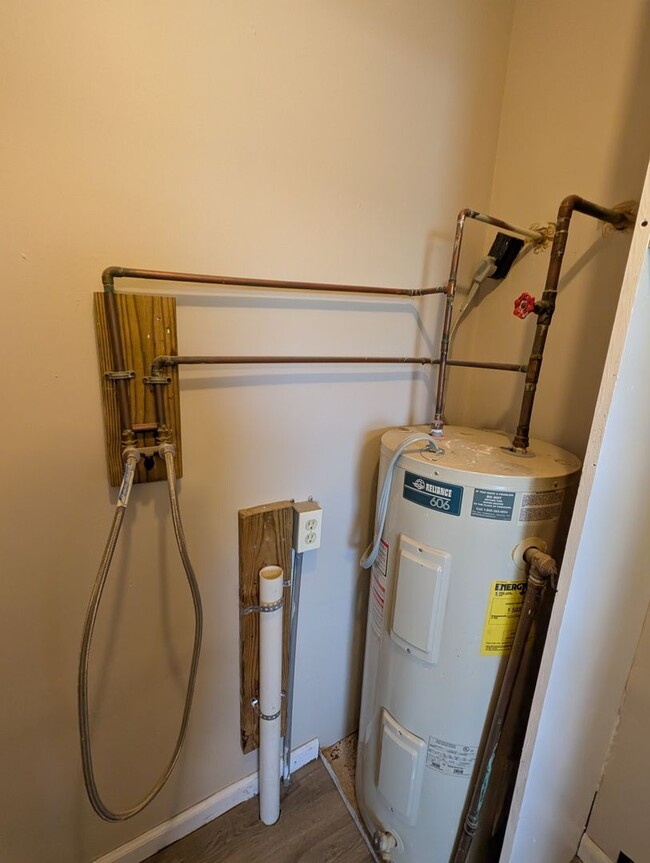 Building Photo - 2 Bedroom Apt in Columbia