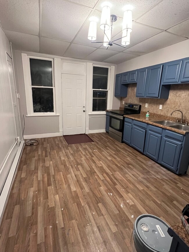 Building Photo - 804 E Pine St