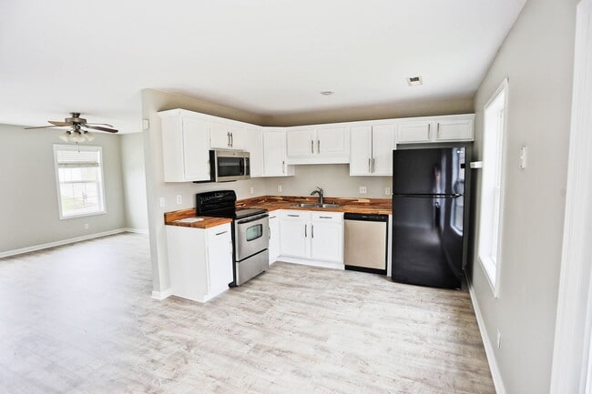 Building Photo - 3137 Little Grove Ln