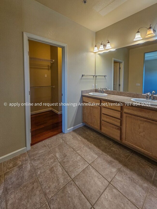Building Photo - Well Designed Condo at Gardens at Thyme Square - Two Bedrooms and a Bonus Room - Atrium