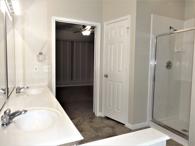 Building Photo - 19902 Cypresswood Springs