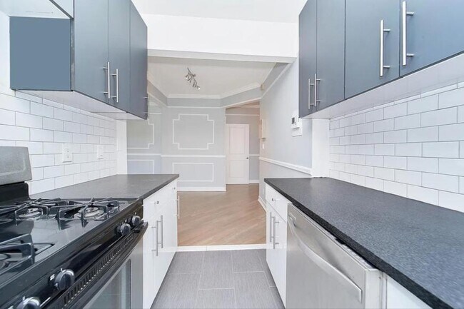 Building Photo - 2 bedroom in Brooklyn NY 11238