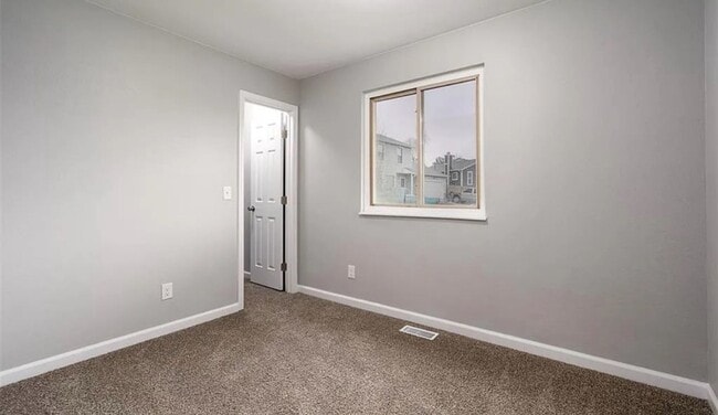 Building Photo - Beautifully Remodeled 2 Bed 1 Bathroom Home!