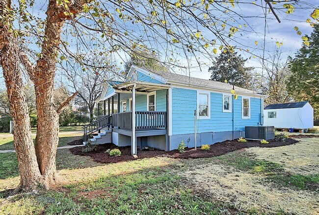 Building Photo - 209 Fairdale St