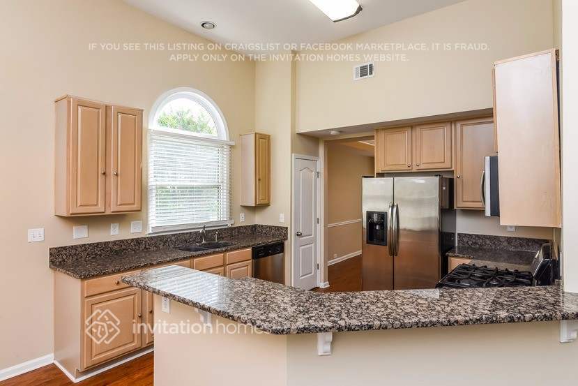 Building Photo - 135 Springlaurel Ct