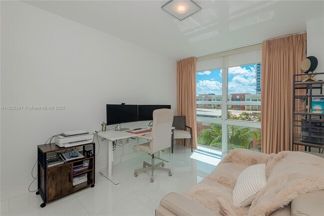 Building Photo - 2000 N Bayshore Dr