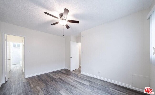 Building Photo - 13343 Victory Blvd