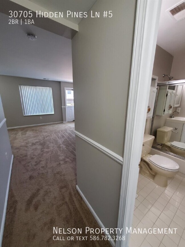 Building Photo - "1st Floor, 2-Bed Condo in Roseville w/ In...