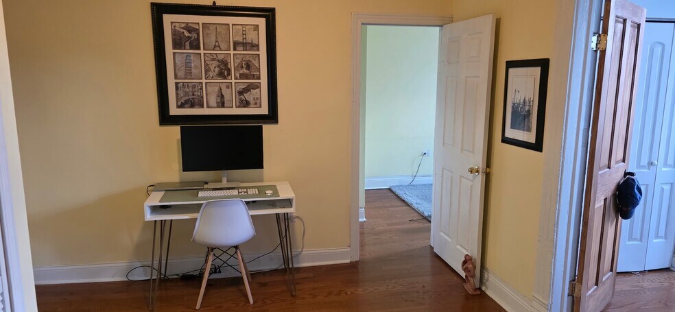 Lots of room - 1722 S Ashland Ave