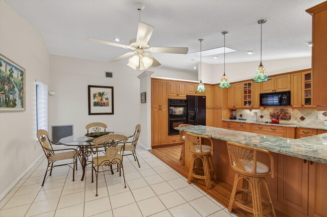 Primary Photo - 2925 Riviera Dr