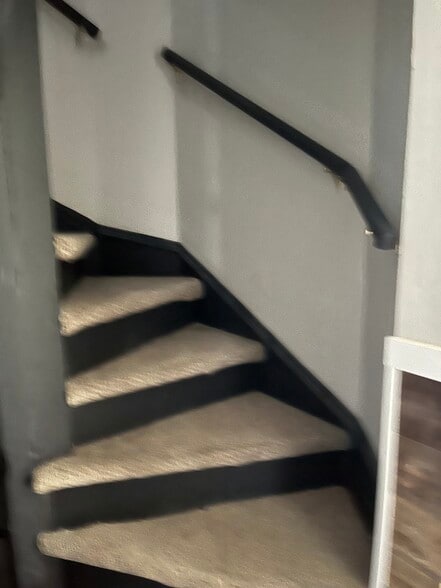 Dormer stairwell - 4940 Walsh St