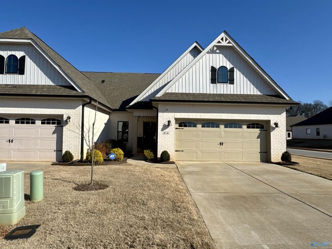 Building Photo - 414 Raleigh Elm Dr