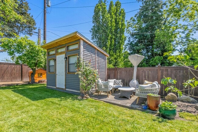 Building Photo - 3Bd/2.25Ba Seattle House