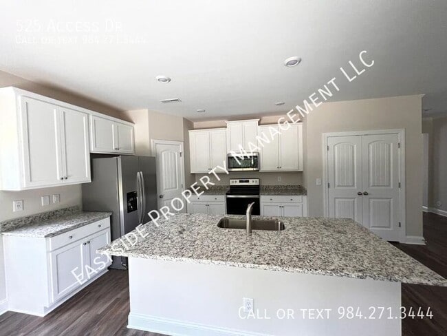 Building Photo - 525 Access Dr