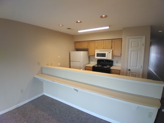 Building Photo - First Floor, 1 Bedroom, 1 Bath Condo with ...