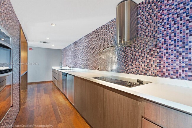 Building Photo - 325 Biscayne Blvd