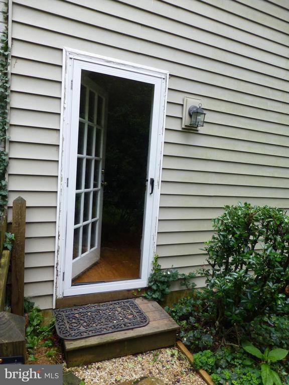 Building Photo - 2046 Greenwich St