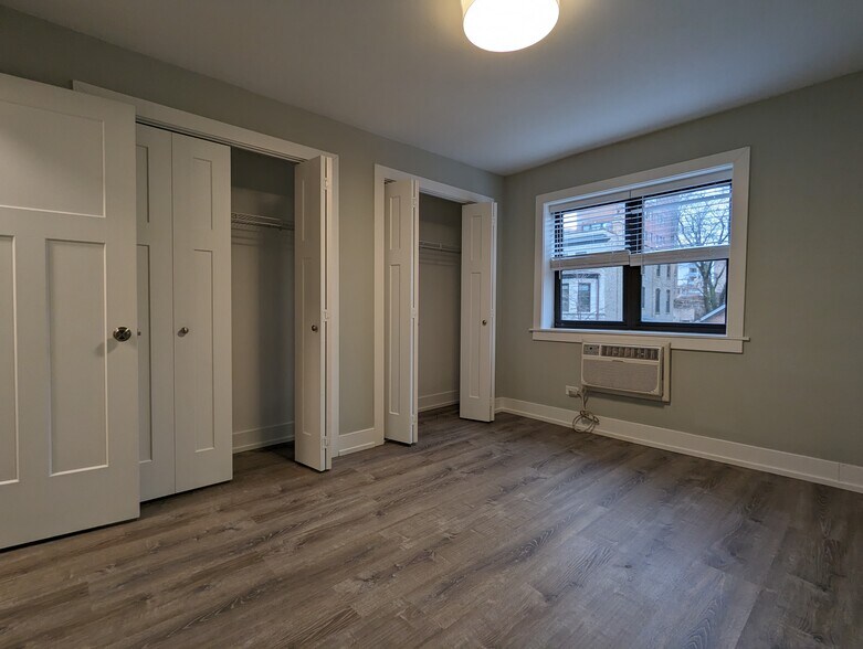 Building Photo - 511 W Barry Ave
