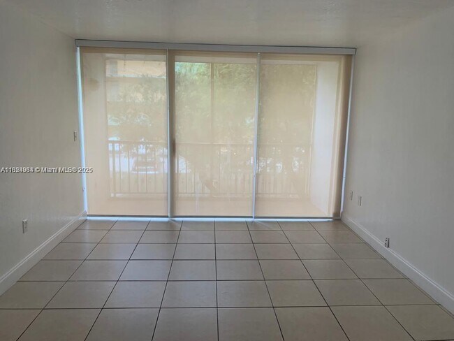 Building Photo - 8810 Fontainebleau Blvd