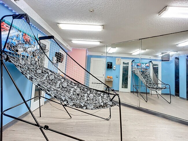 Building Photo - 910 Suemac Rd