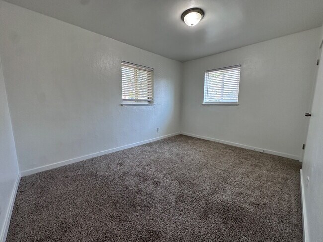 Building Photo - ~Move In Special- $500 Off One Months Rent~ Newly Remodeled Two-Bedroom Condo! Rent Includes Wate...