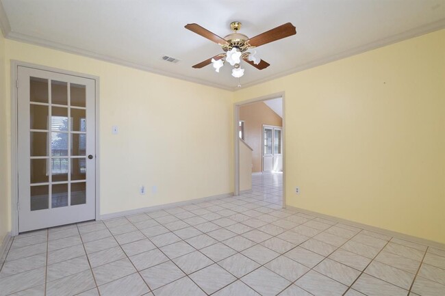 Building Photo - 606 Pinebrook Ln