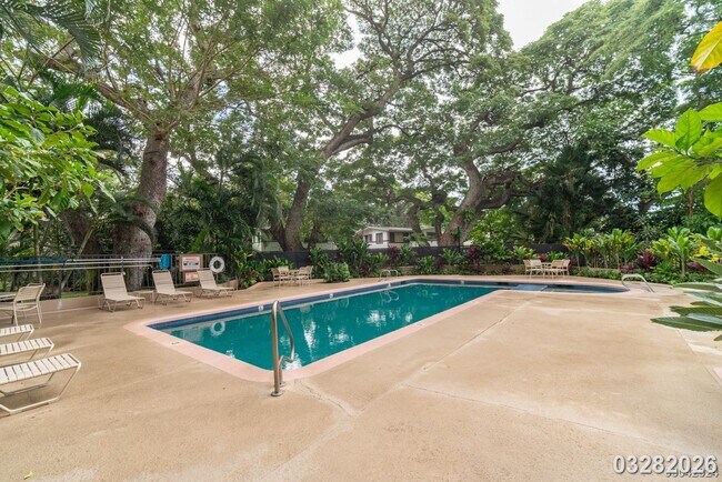 Building Photo - Convenient Honolulu Living – 1 Bedroom with Stunning Views!