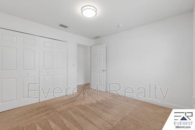 Building Photo - 13 Sleigh Bell Pl