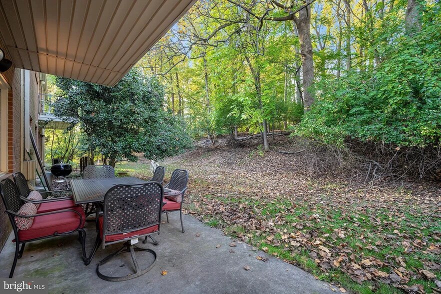 Primary Photo - 10684 Weymouth St