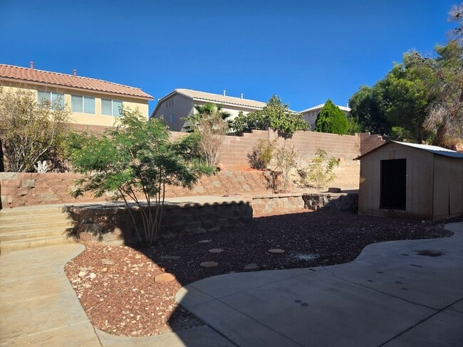 Building Photo - 2 Story Home with 5 Bedrooms