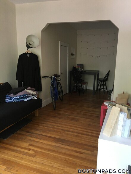 Building Photo - 114 Willow St