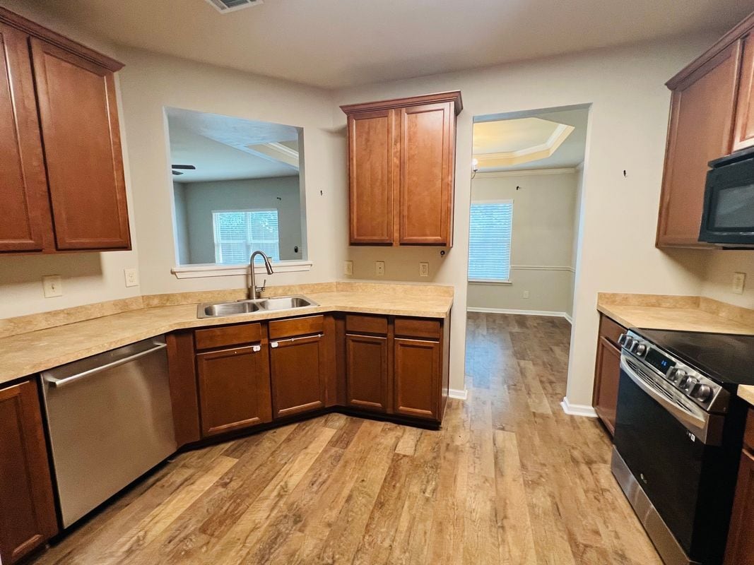 Building Photo - 302 Alcovy Way