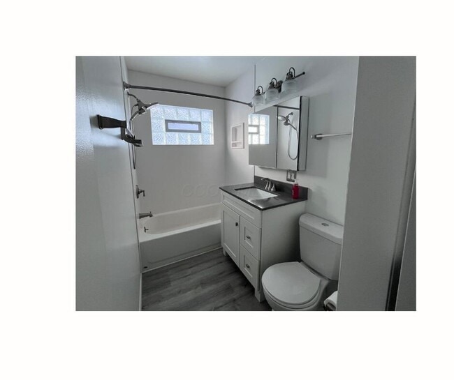 Building Photo - 2483 Shrewsbury Rd