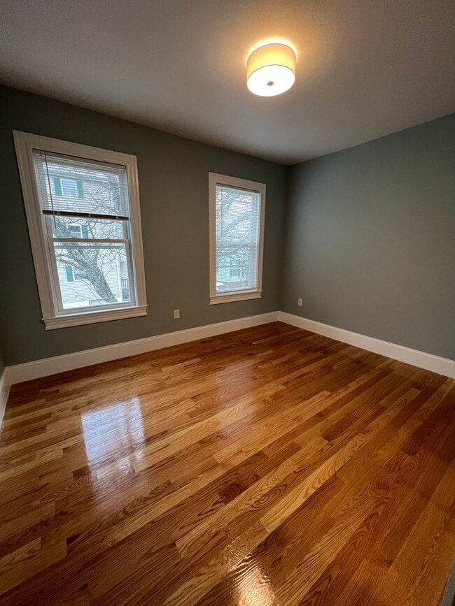 Building Photo - RARE 2 bed 2 bath..... Available in Somerville....