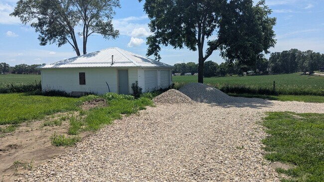 Building Photo - Updated acreage  3 bedroom, 1 bath in Waterloo