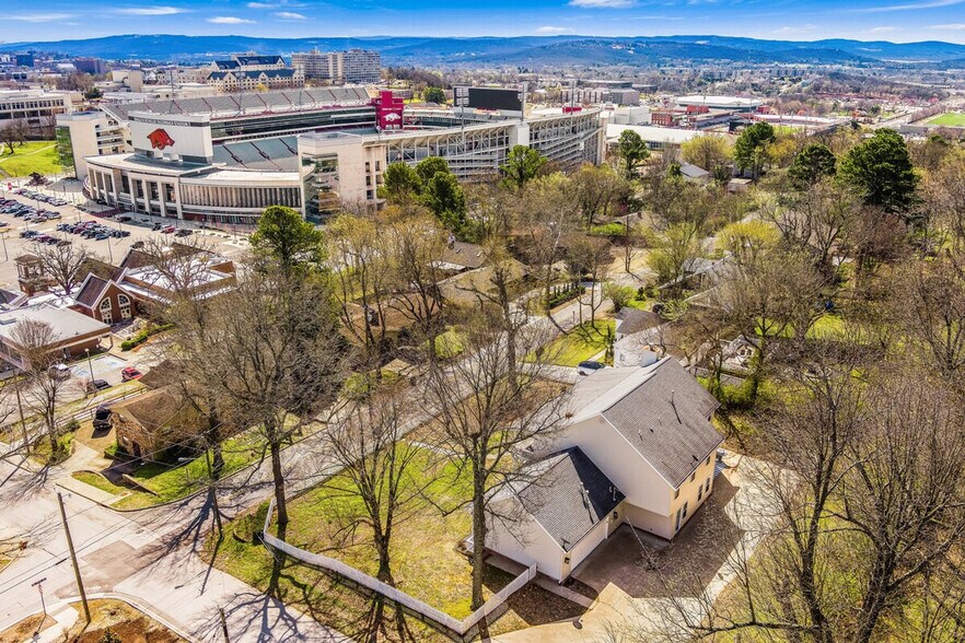 Building Photo - 473 N Oliver Ave