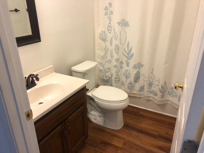 Building Photo - 418-420 Cir H Dr