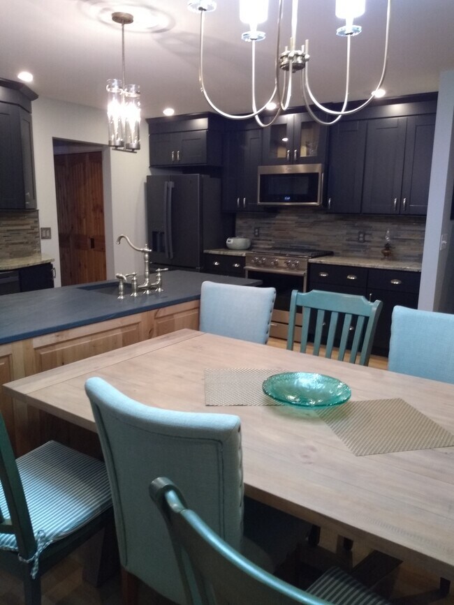 leaves for table to seat 12 - 21253 Lake George Blvd